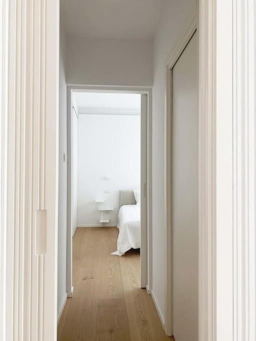 The Window On The Theatre And The Cathedral - Luxury Apartment Como Exteriér fotografie