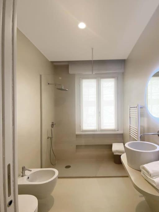The Window On The Theatre And The Cathedral - Luxury Apartment Como Exteriér fotografie