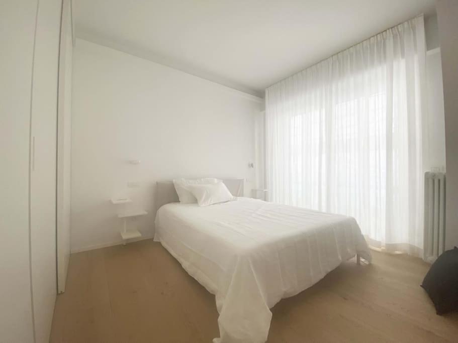 The Window On The Theatre And The Cathedral - Luxury Apartment Como Exteriér fotografie