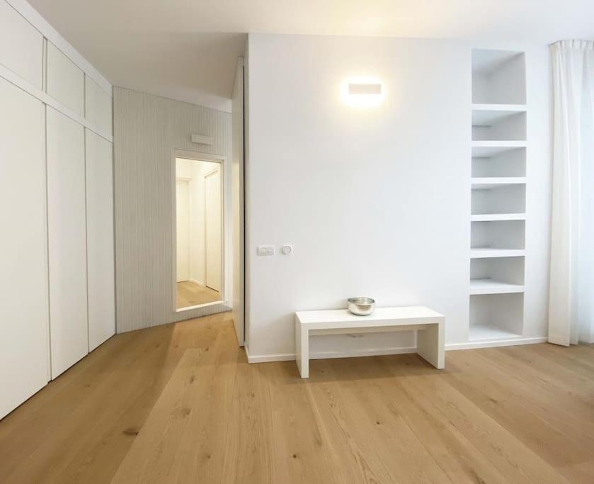 The Window On The Theatre And The Cathedral - Luxury Apartment Como Exteriér fotografie
