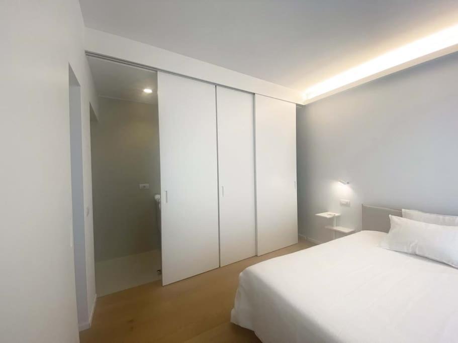 The Window On The Theatre And The Cathedral - Luxury Apartment Como Exteriér fotografie