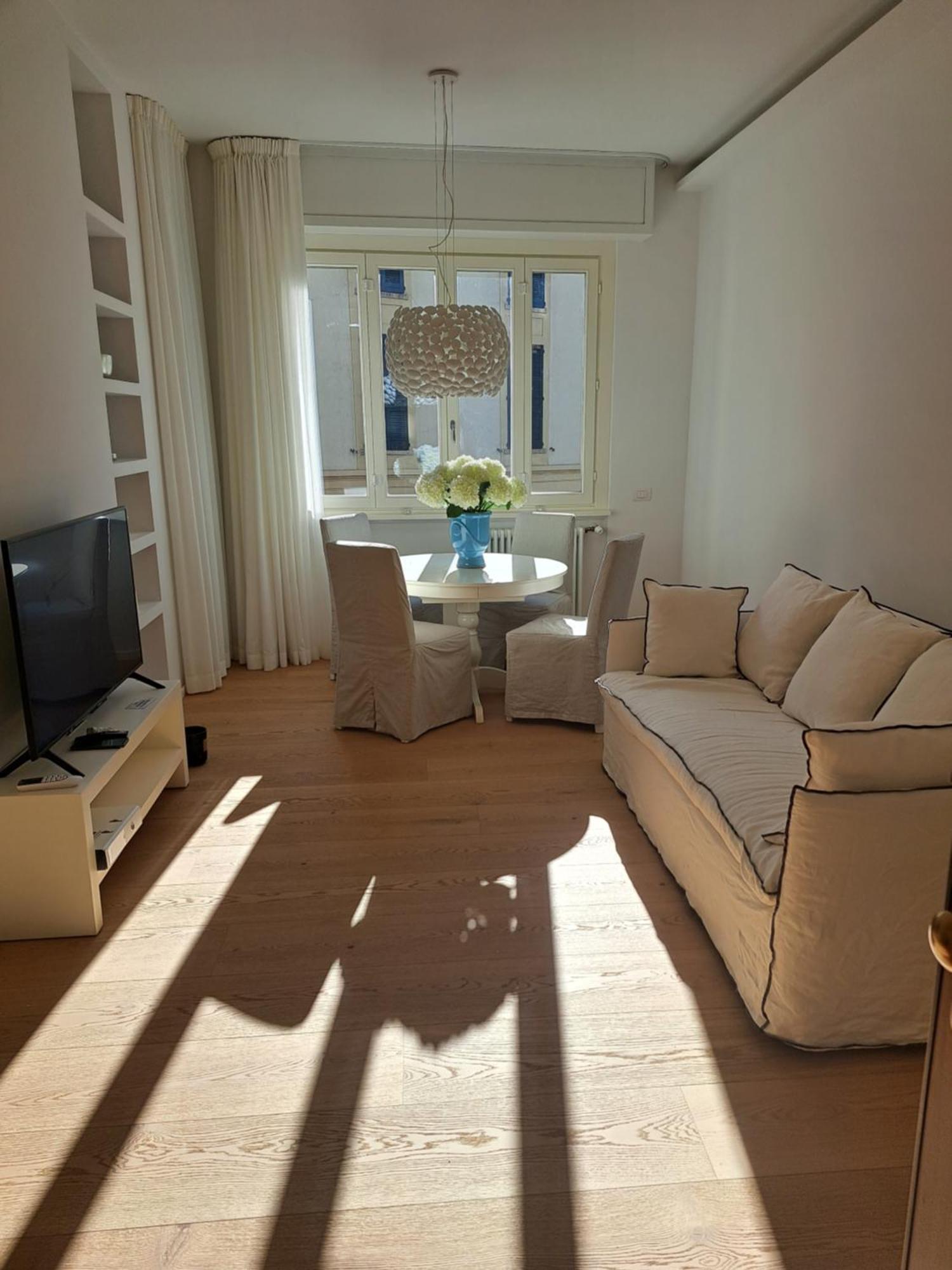 The Window On The Theatre And The Cathedral - Luxury Apartment Como Exteriér fotografie